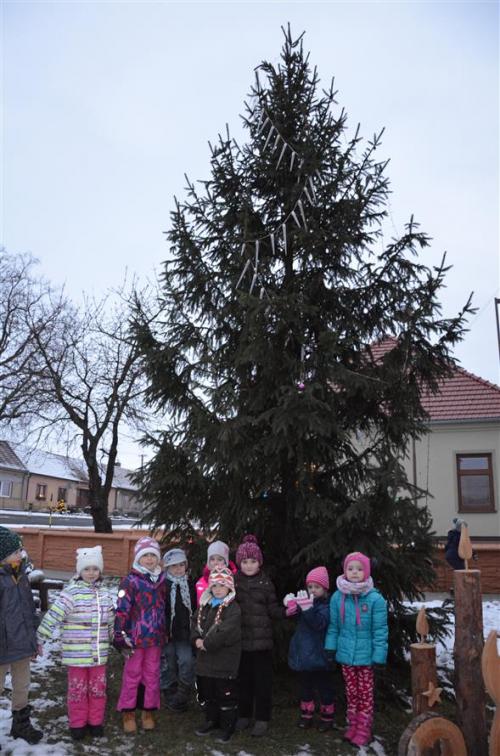Rozsvěcování Vánočního stromu + Mikulášská nadílka 3.12.2017