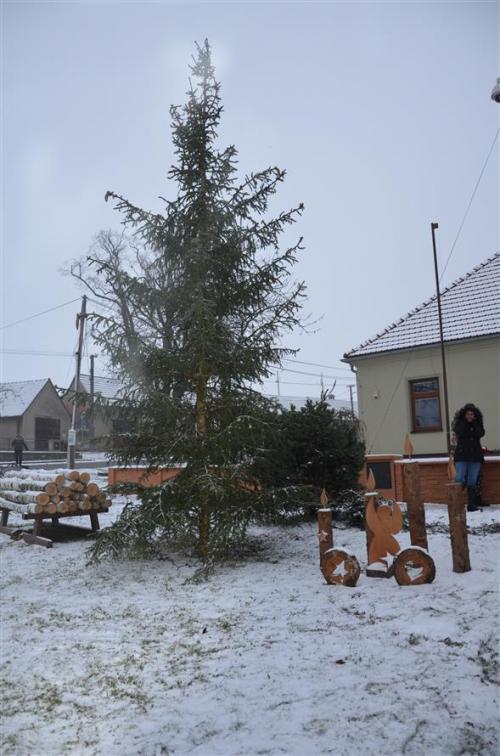 Rozsvěcování vánočního stromu + Mikulášská nadílka 2.12.2018